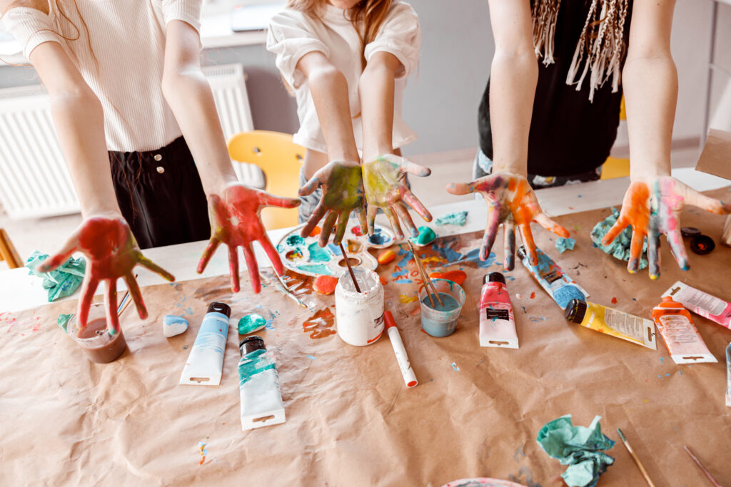 Art therapy pentru echipe creative sau suprasolicitate