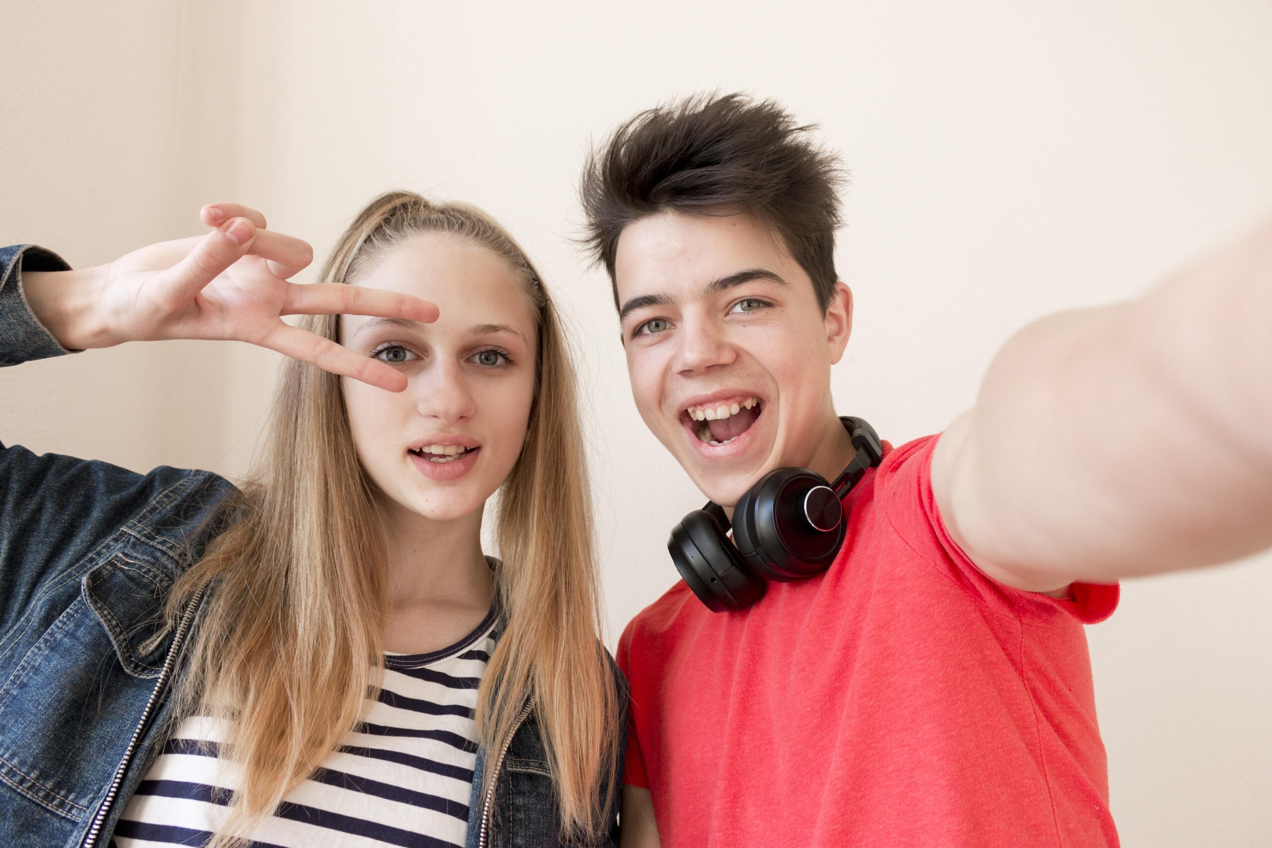 Dezvoltare personală adolescenți: 7 pași esențiali pentru echilibru emoțional și încredere în sine